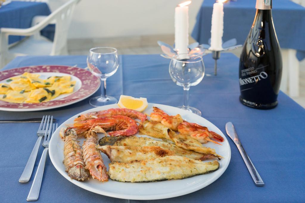 Regina Hotel E Ristorante Punta Marina Exterior foto